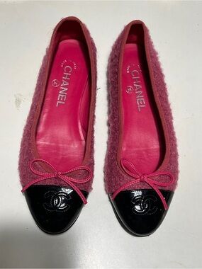 CHANEL Pink Bouclé Ballet Flats with Black Patent Cap Toe
